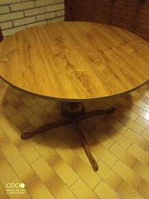 Kulatý stůl