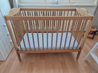 Dětská postýlka z masivu