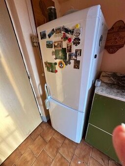 Prodám ledničku s mrazákem  zn. BEKO