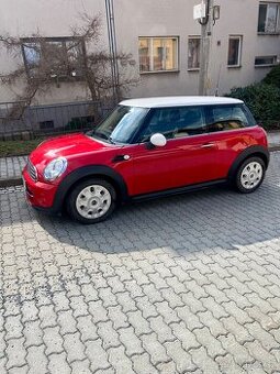 Prodám MINI cooper 2013 garážované, jeden majitel