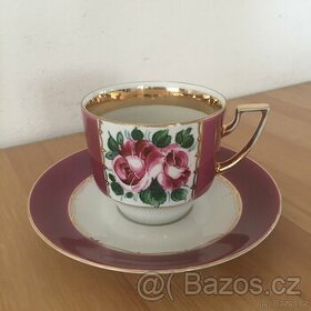 Ruzovy salek s hranatym ouskem