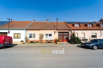 Prodej rodinného domu s kavárnou a obytnými pokoji v Žabčicí