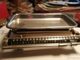 staré domácí váhy