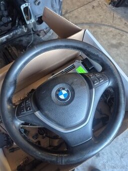 X5 e70 volant