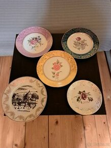 Různé porcelánové talíře