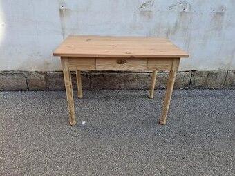 STAROŽITNÝ STŮL PO CELKOVÉ RENOVACI