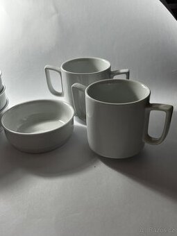 Elegantní bílý set: šálky s oušky a mističky