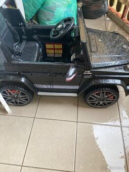 El: Auto Mercedes
