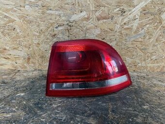 PRAVÉ ZADNÍ SVĚTLO VW TOUAREG 7P 7P6945096D