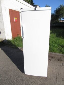 Nabízím mrazák Liebherr. Jeden box praskly. Plně funkční . Z
