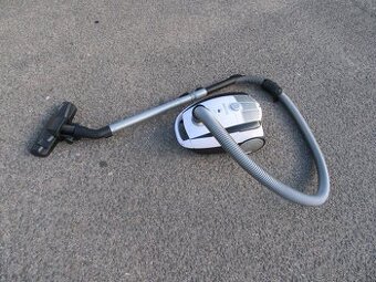 Nabízím sáčkový vysavač Hoover. Plně funkční . Zaruka 14 dní