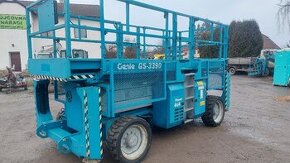 Terenní nůžková pracovní plošina Genie GS-3390RT