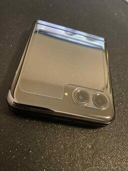 Vymenim Moto RAZR 40 Ultra v pěkném stavu v komplet balení