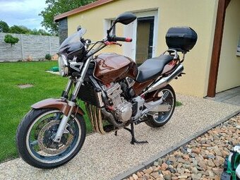 Honda Hornet 900 TOP + nový kufr