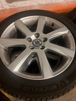 Kola Volvo s60/v60  215/50 et55 5x108 Michelin
