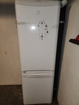 Lednice Indesit