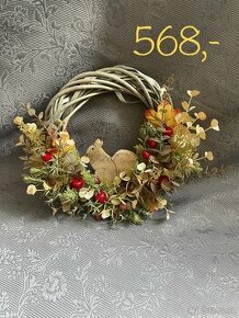 Podzimni věnec veverka