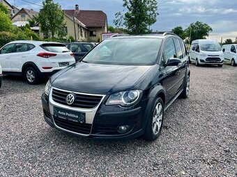 VW Touran Cross 1.4 TSI 125 kW DSG Servis,Stav