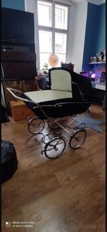 Retro kočárek pro dvojčata
