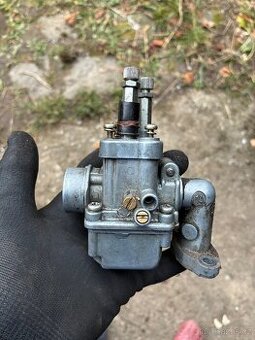 Originálni karburátor na Manet Korádo