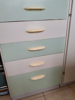 Kuchyňská skříňka retro