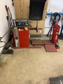 Nákladní zouvačka a vyvažovačka