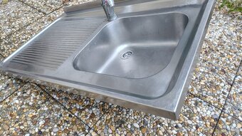 Nerez kuchyňský dřez