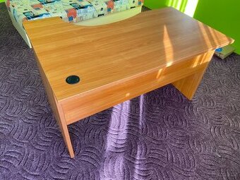 Kancelářský stůl