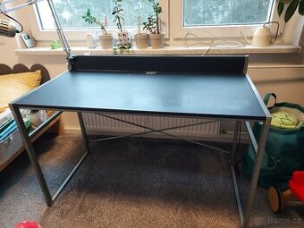 Pracovní stůl
