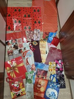 23 ks dárkové vánoční tašky,krabičky,balící papiry