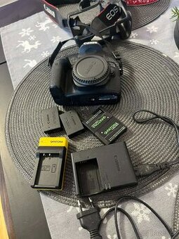 Canon EOS 77 D + baterie