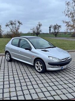 Peugeot 206 1.4i. 55 KW. Rok 2006. Najeto 160 tis.km