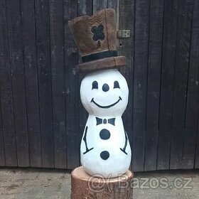 sněhulák motorovou pilou