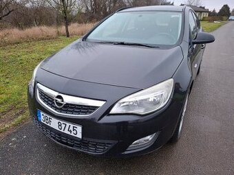 Opel Astra 1.7 CDTI Sports Tourer, najeto 195 tisíc km.