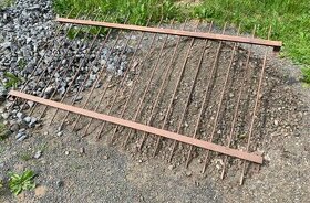 Mříž na stavební buňku