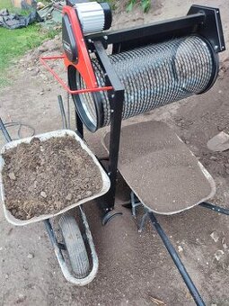 Katrovačka, přesívač, prosévačka hlíny zeminy