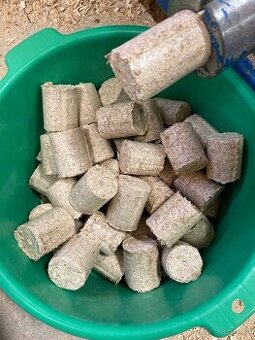 Dřevěné brikety