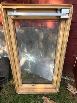 Prodám 2× nové střešní okno VELUX – dřevěné, dvojsklo