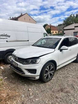 VW Toouareg 7P 2016 lehce bouraný