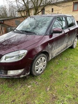 Škoda Fabia 2 1.4 63kw vínová modrá bila červená