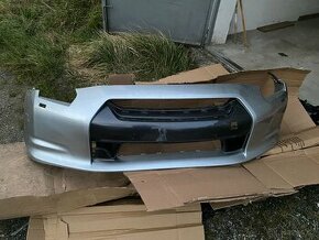Přední nárazník Nissan GTR