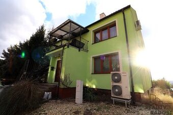 Pronájem velkého (100m²) podkrovního bytu bytu 3+kk v Ivanč - 1