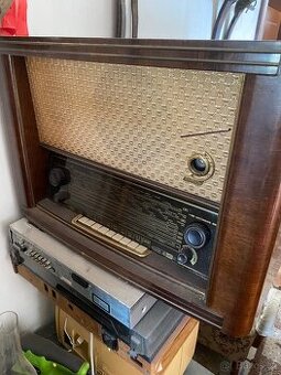 Retro radio Stradivari