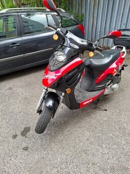 Skútr 125