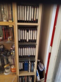 VHS kazety asi 100 ks.