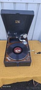 Gramofon na kliku HMV 102