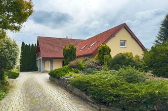 Prostorný dům se dvěma jednotkami a vzrostlou zahradou