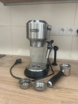 Pákový kávovar Delonghi Dedica