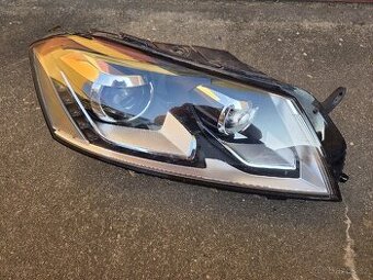 Pravý přední xenon Vw Passat B7