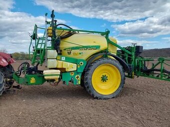 postřikovač John Deere 840